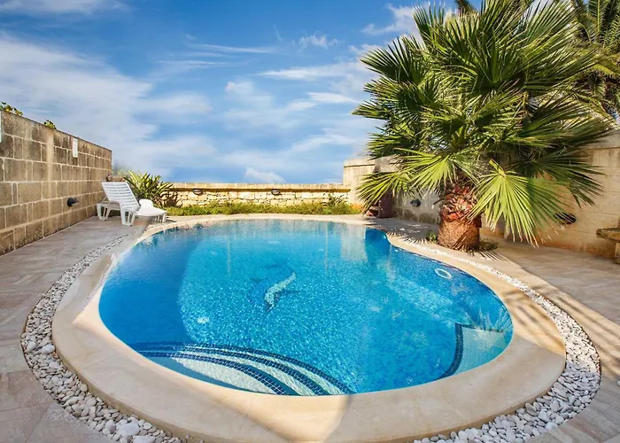 5 Bedroom Farmhouse With Private Pool