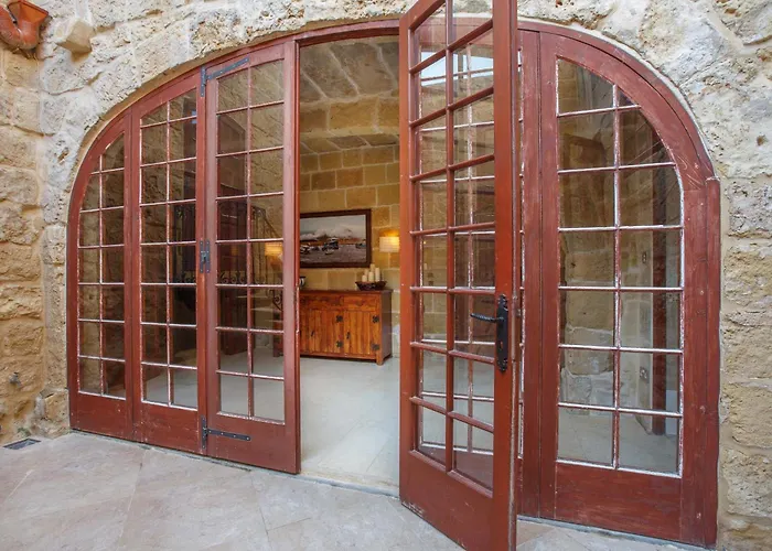 5 Bedroom Farmhouse With Private Pool