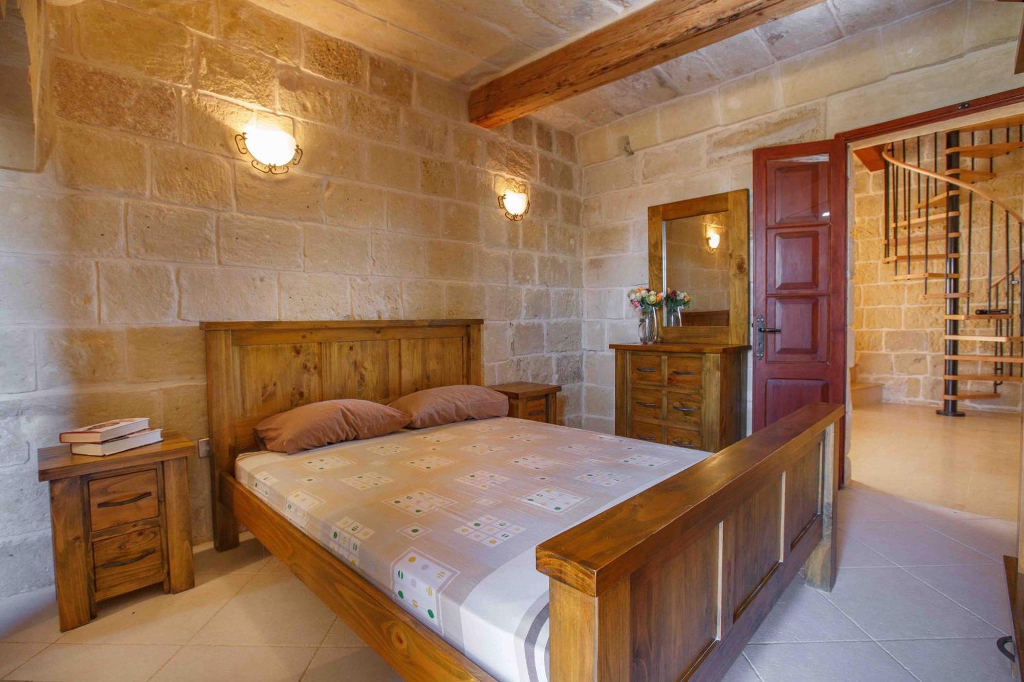 5 Bedroom With Private Pool *