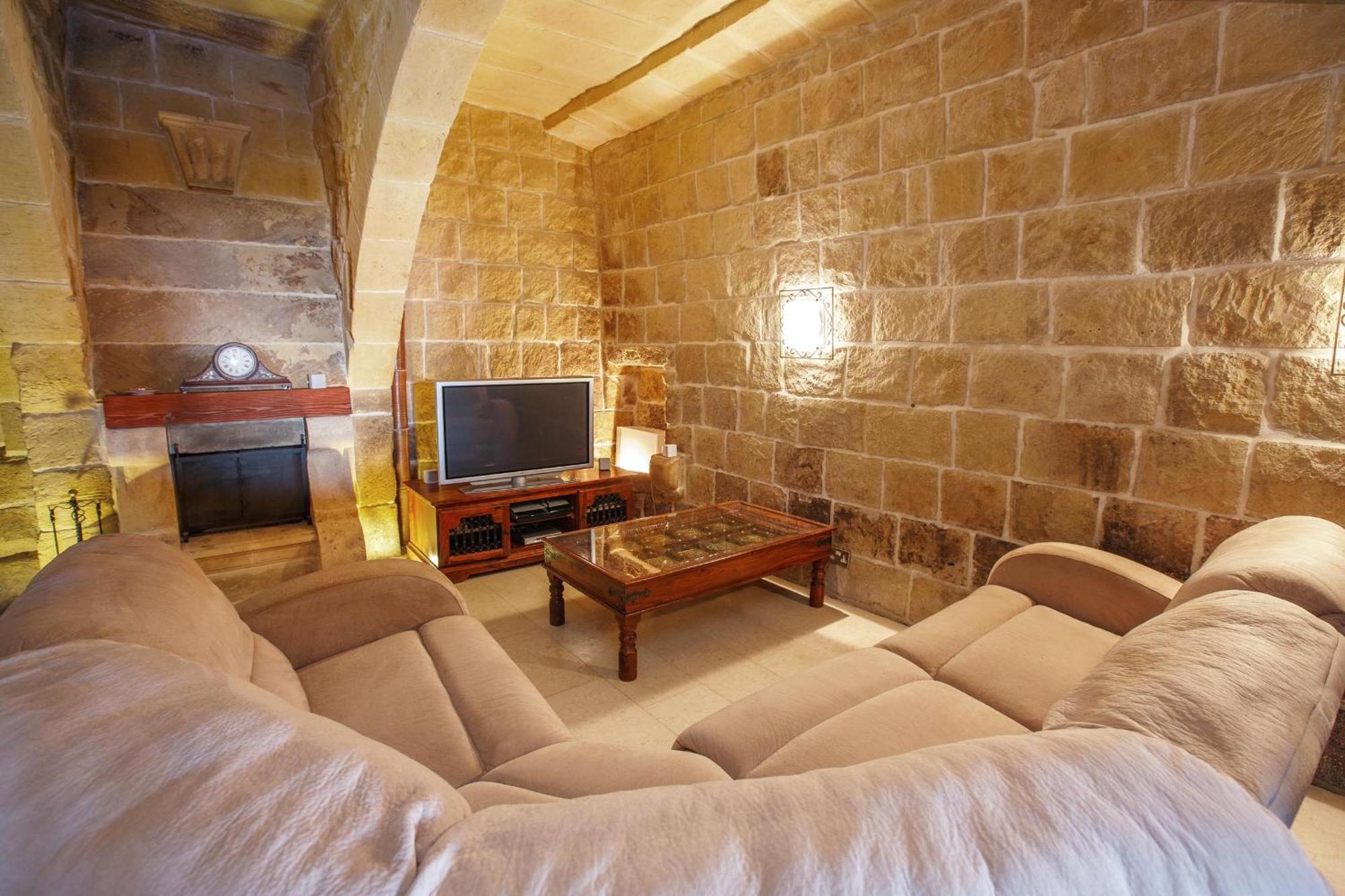 5 Bedroom With Private Pool Vakantiehuis Għarb