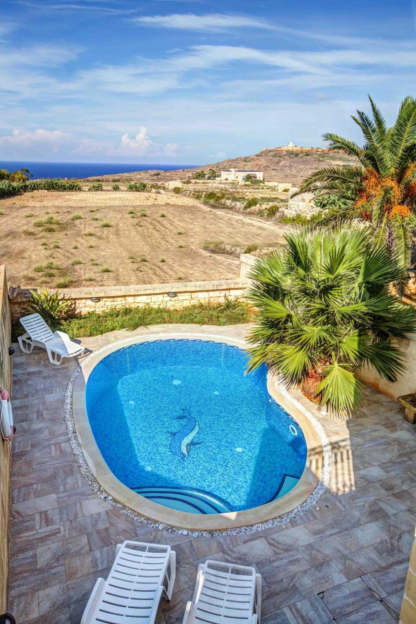 Vakantiehuis 5 Bedroom With Private Pool Għarb