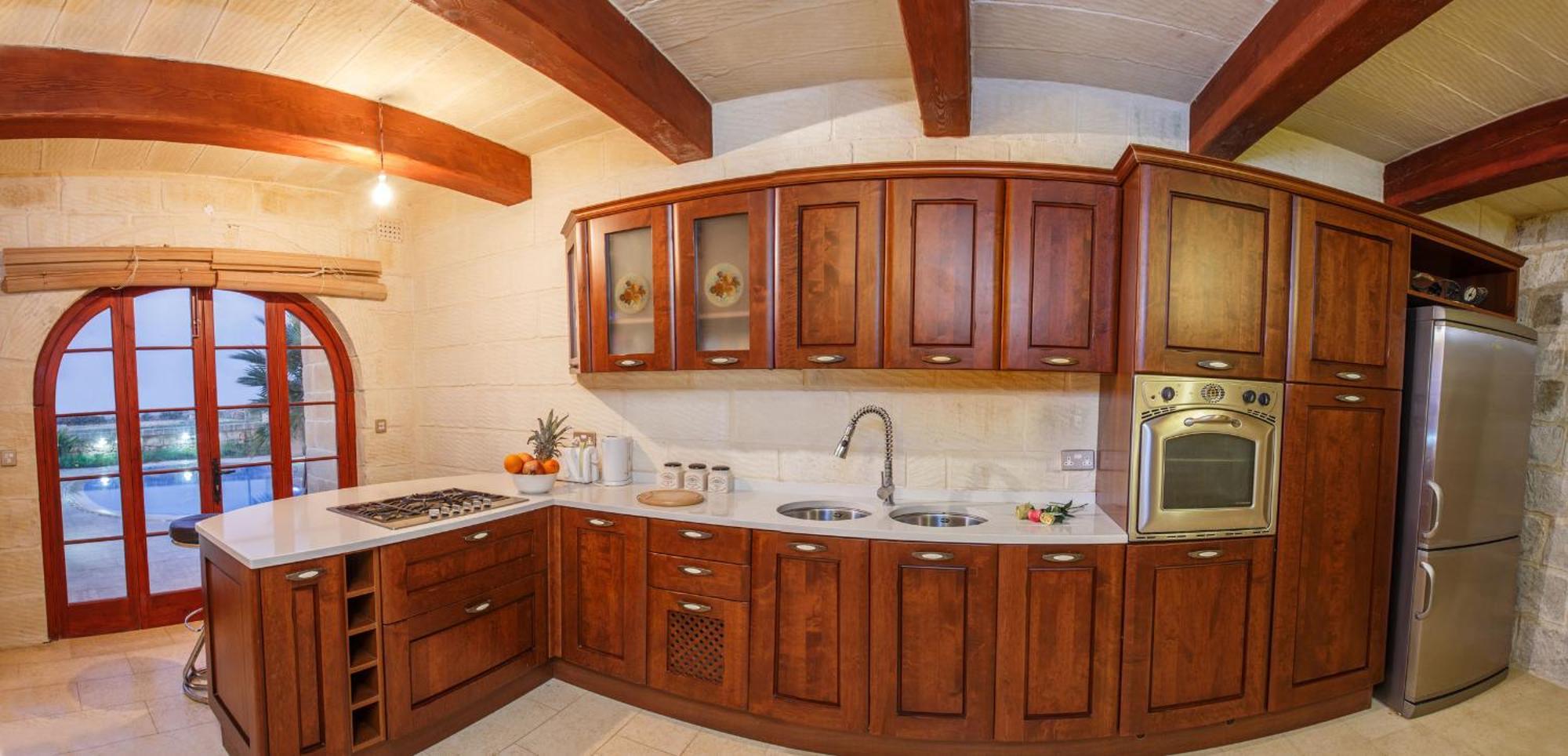 5 Bedroom With Private Pool * Għarb