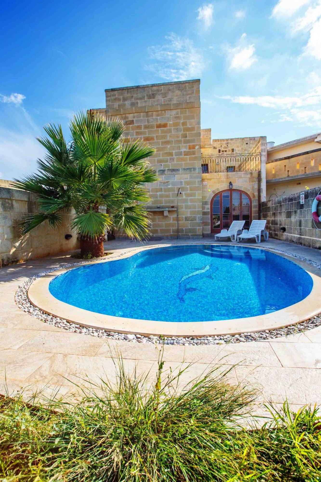 5 Bedroom With Private Pool Vakantiehuis Għarb